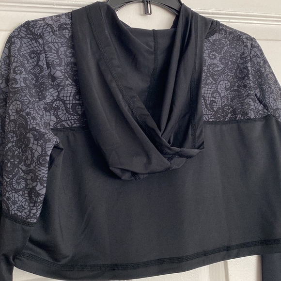 Ivy Sky Printed Mesh Hoodie in Black, Size M (10/12) - Picture 7 of 9